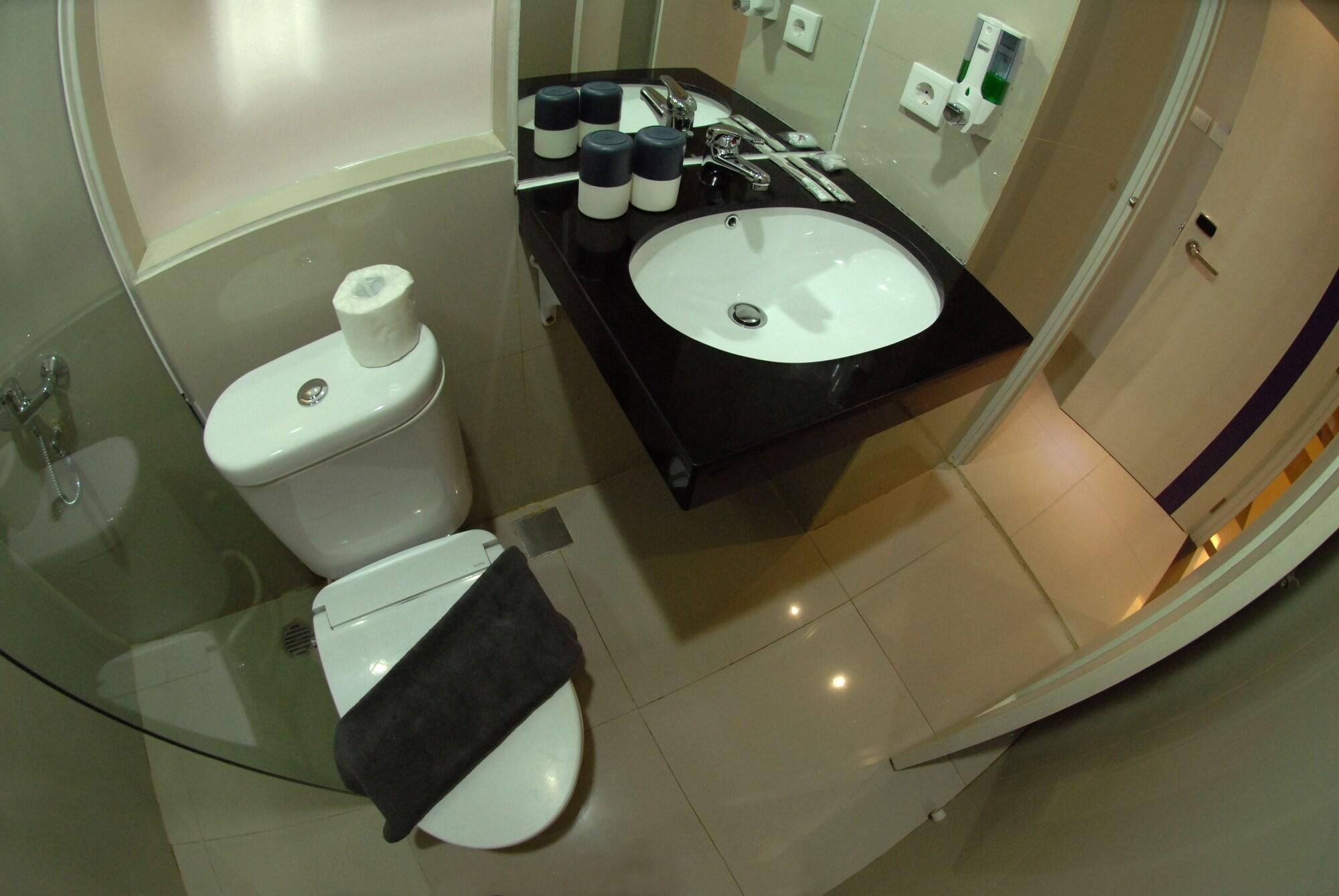 Vio Hotel Veteran Бандунг Экстерьер фото