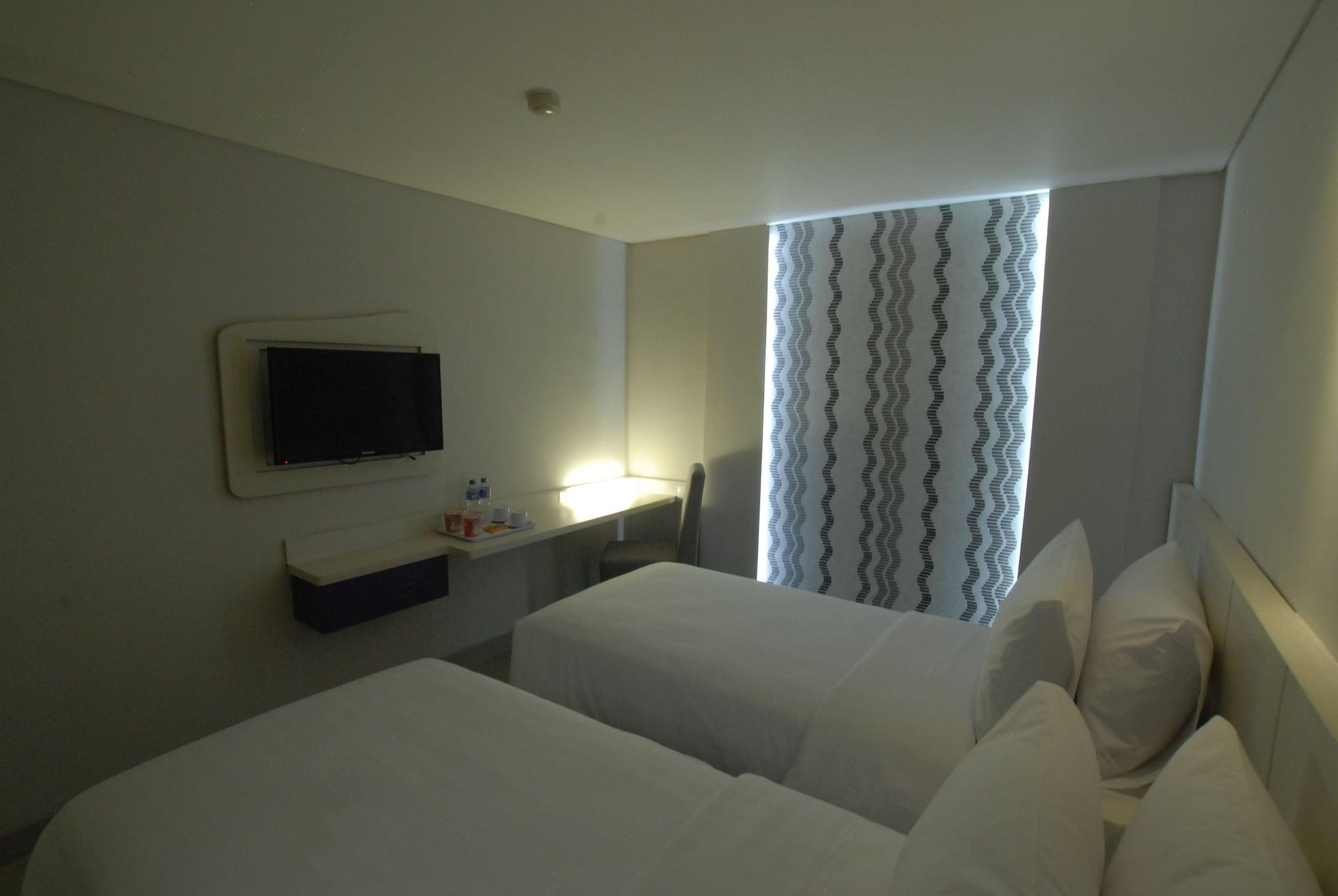 Vio Hotel Veteran Бандунг Экстерьер фото