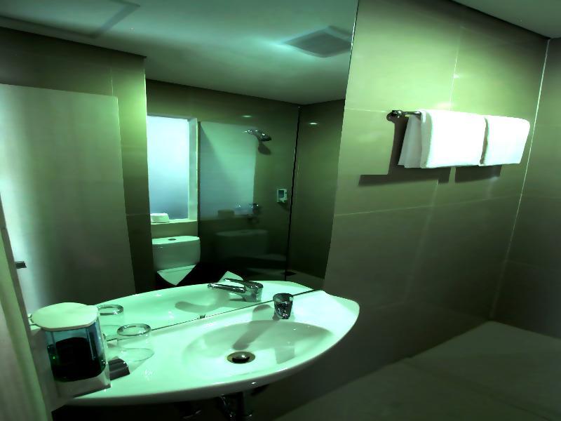 Vio Hotel Veteran Бандунг Экстерьер фото
