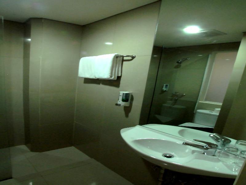 Vio Hotel Veteran Бандунг Экстерьер фото