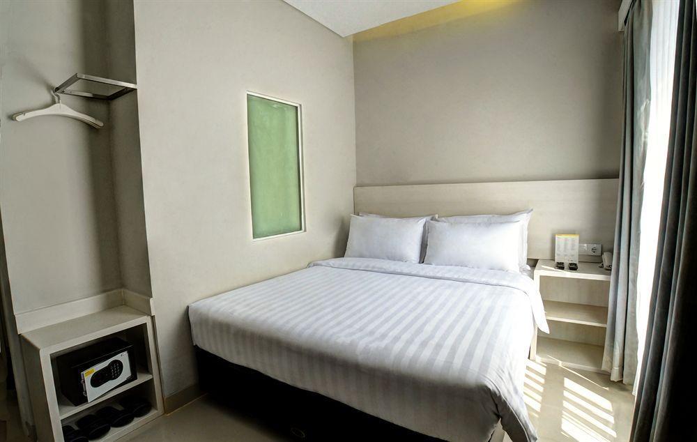 Vio Hotel Veteran Бандунг Экстерьер фото